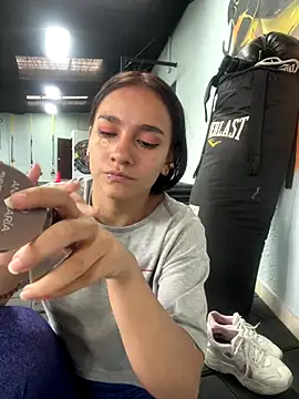 Snapshot of MiaRousexxx_ chatting on 12/21/25, 09:15 MiaRousexxx online show from 12/21/25, 09:15