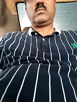 Snapshot of moonflower25 chatting on 09/25/25, 12:11 moonflower25 online show from 09/25/25, 12:11