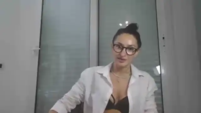 Snapshot of Vanis92 chatting on 05/13/26, 10:00 Vanis92 online show from 05/13/26, 10:00