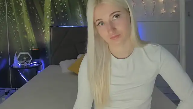 HollyTailors online show from 03/27/26, 06:33