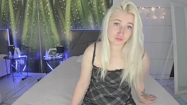 HollyTailors online show from 02/13/26, 06:35