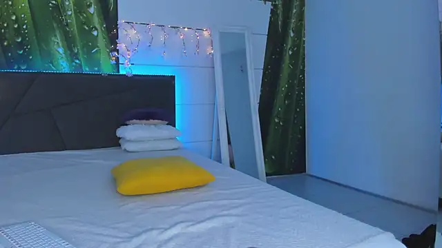 HollyTailors online show from 11/14/25, 07:12