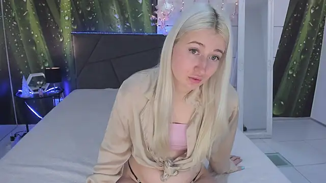 HollyTailors online show from 02/17/26, 06:11