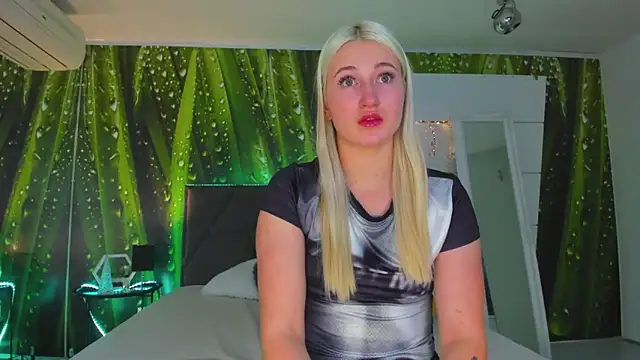 HollyTailors online show from 11/25/25, 06:36