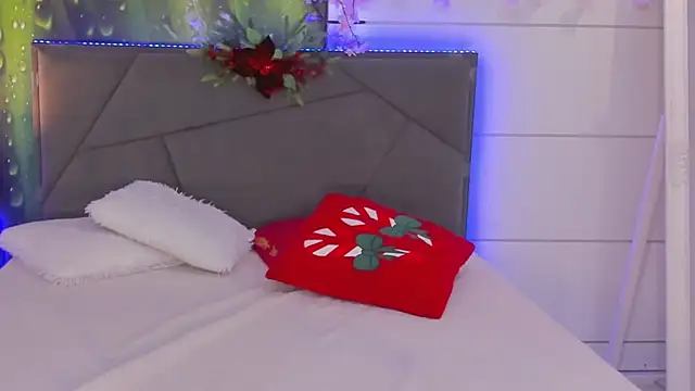 HollyTailors online show from 01/15/26, 06:50