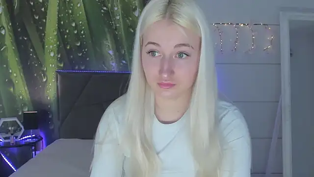 HollyTailors online show from 03/30/26, 05:42