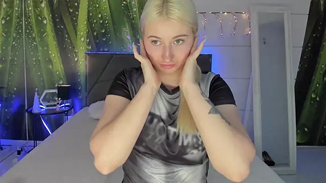 HollyTailors online show from 03/07/26, 06:31