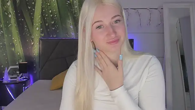 HollyTailors online show from 03/19/26, 06:35