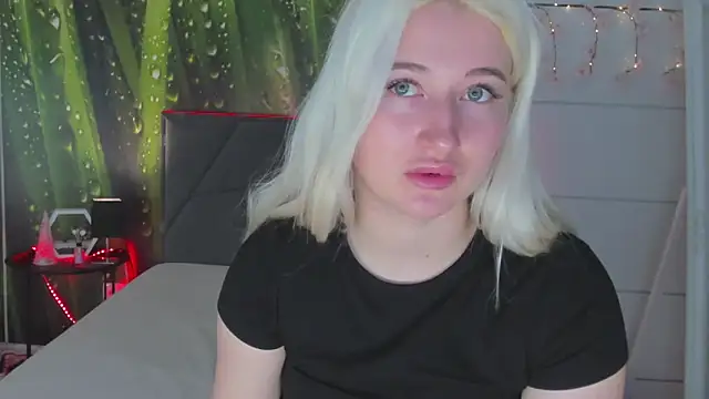 HollyTailors online show from 04/15/26, 05:35