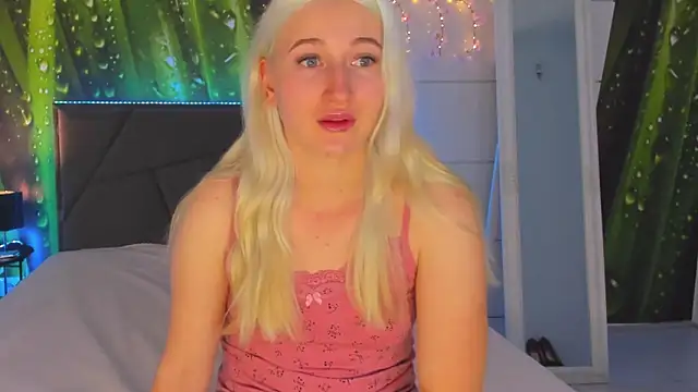 HollyTailors online show from 11/01/25, 06:19