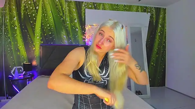 HollyTailors online show from 10/30/25, 06:34