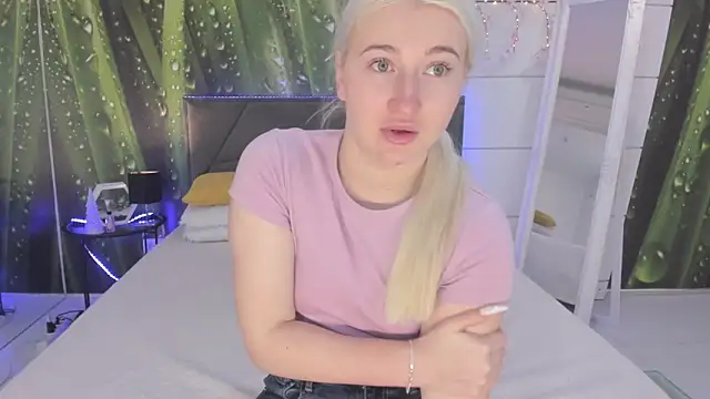 HollyTailors online show from 02/09/26, 06:33