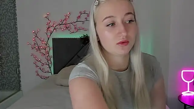 HollyTailors online show from 01/14/26, 01:37