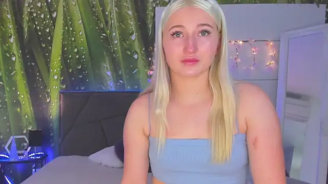 HollyTailors online show from 11/18/25, 06:28