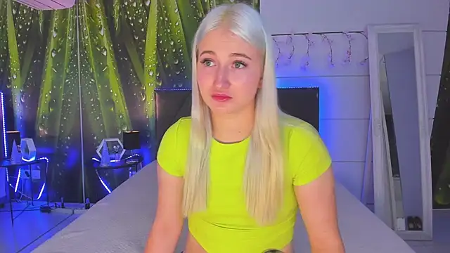 HollyTailors online show from 11/12/25, 01:04