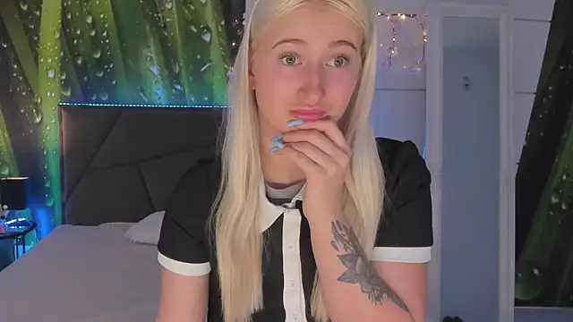 HollyTailors online show from 03/06/26, 06:52