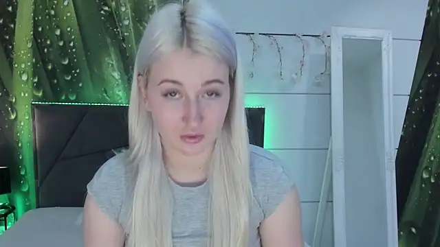 HollyTailors online show from 02/15/26, 06:14