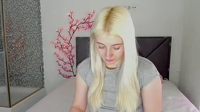 HollyTailors online show from 03/05/26, 01:19