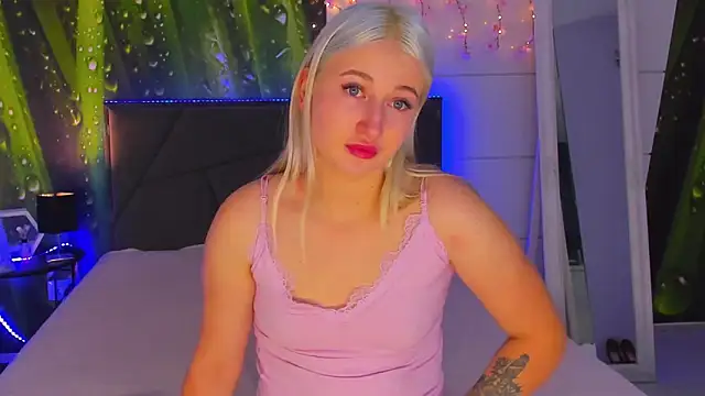 HollyTailors online show from 11/15/25, 06:28