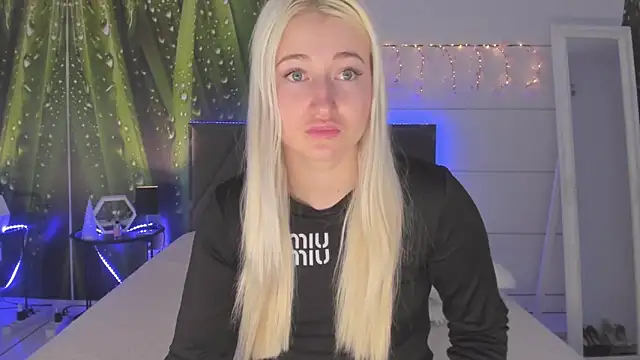 HollyTailors online show from 03/29/26, 05:31