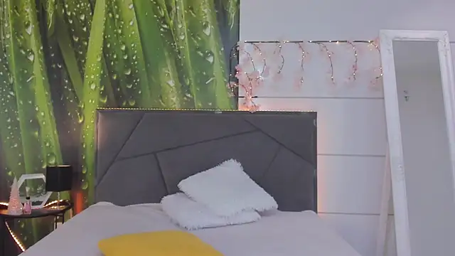 HollyTailors online show from 02/08/26, 06:11