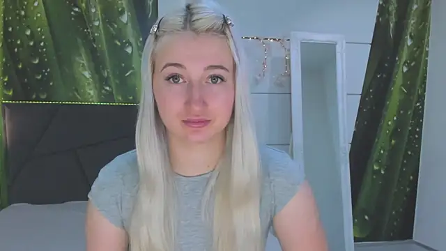 HollyTailors online show from 02/16/26, 06:23