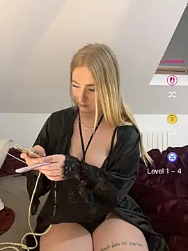 Lyn- online show from 04/24/26, 03:14