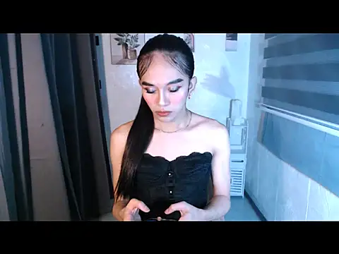 LauraSoHot online show from 09/22/25, 06:03