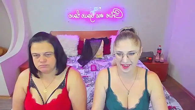 Snapshot of Your_Exstasy chatting on 10/16/25, 10:23 Your Exstasy online show from 10/16/25, 10:23