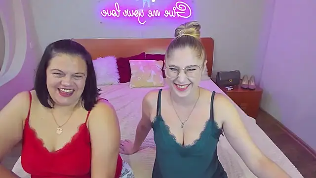 Snapshot of Your_Exstasy chatting on 10/19/25, 08:39 Your Exstasy online show from 10/19/25, 08:39