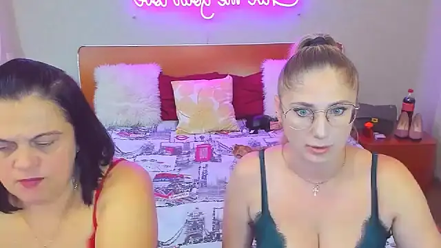 Snapshot of Your_Exstasy chatting on 10/14/25, 11:11 Your Exstasy online show from 10/14/25, 11:11
