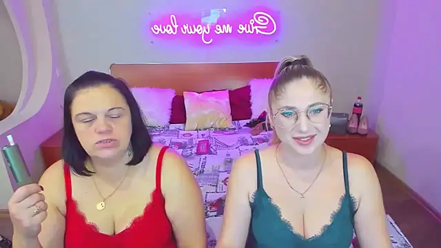 Snapshot of Your_Exstasy chatting on 10/15/25, 10:45 Your Exstasy online show from 10/15/25, 10:45