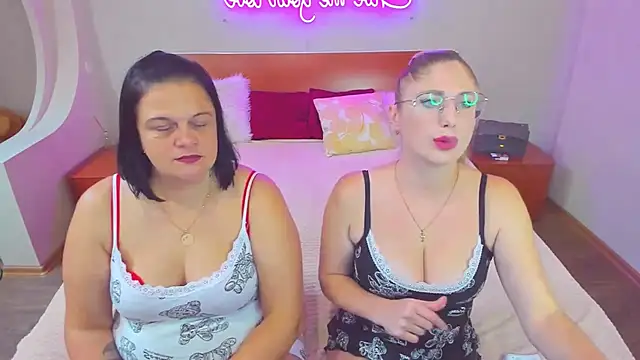 Snapshot of Your_Exstasy chatting on 10/10/25, 11:00 Your Exstasy online show from 10/10/25, 11:00
