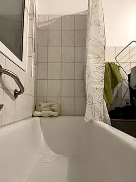 Emilia Mausi online show from 11/27/25, 08:20