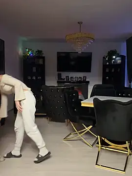 Emilia Mausi online show from 11/15/25, 08:13