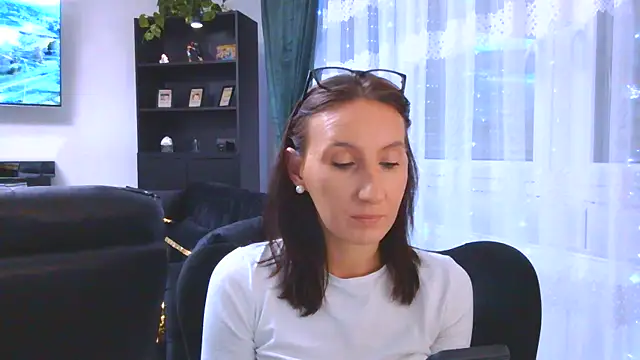 Emilia Mausi online show from 11/20/25, 07:58