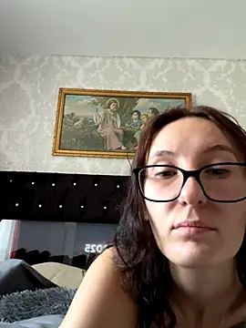 Emilia Mausi online show from 11/07/25, 10:53