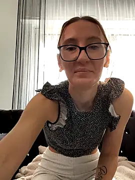 Emilia Mausi online show from 10/12/25, 09:10