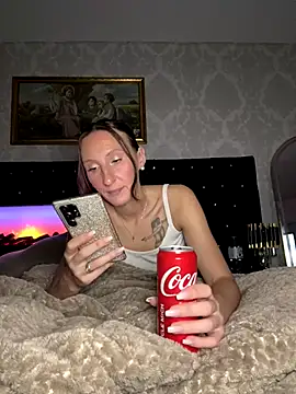 Emilia Mausi online show from 12/17/25, 08:03