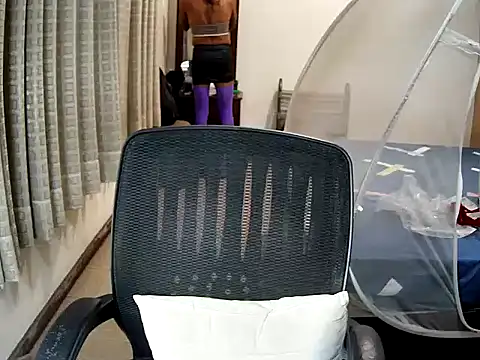 Snapshot of sissypamsissy chatting on 12/17/25, 12:21 sissypamsissy online show from 12/17/25, 12:21