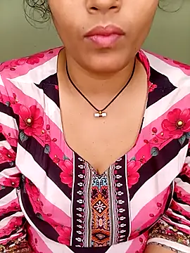 Snapshot of Rose-luckey chatting on 04/28/26, 03:38 Rose-luckey online show from 04/28/26, 03:38