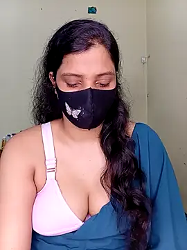 Rose-luckey online show from 11/26/25, 11:10