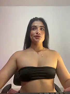 Snapshot of alice_shyness chatting on 10/17/25, 03:43 alice shyness online show from 10/17/25, 03:43