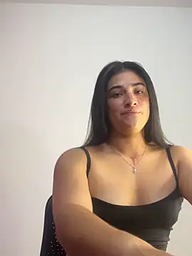 Snapshot of alice_shyness chatting on 11/20/25, 04:35 alice shyness online show from 11/20/25, 04:35