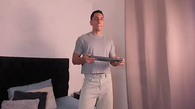 Snapshot of Lucio__Fox chatting on 11/12/25, 11:47 Lucio Fox online show from 11/12/25, 11:47