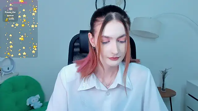 Snapshot of EasterBlink chatting on 12/15/25, 10:10 EasterBlink online show from 12/15/25, 10:10