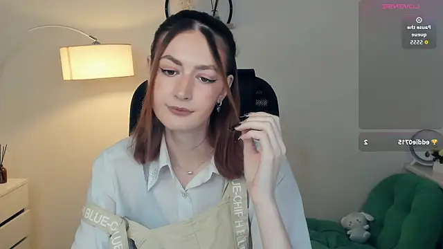 Snapshot of EasterBlink chatting on 11/23/25, 11:09 EasterBlink online show from 11/23/25, 11:09