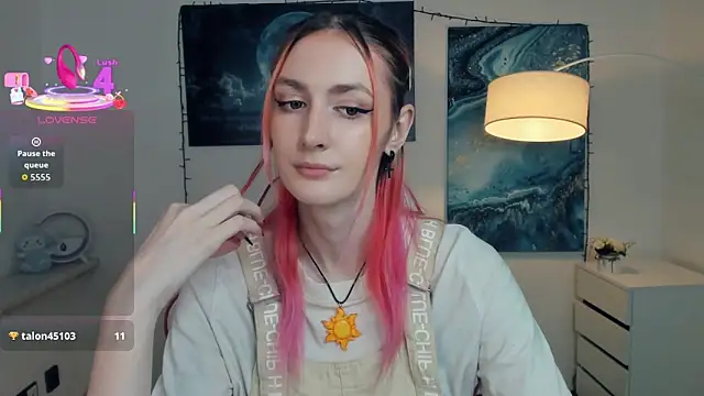 Snapshot of EasterBlink chatting on 10/26/25, 11:32 EasterBlink online show from 10/26/25, 11:32