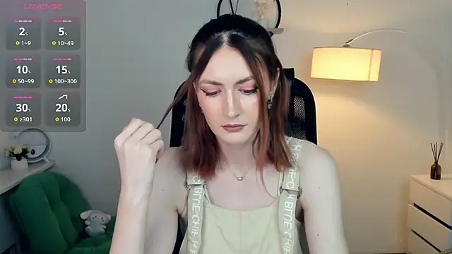 Snapshot of EasterBlink chatting on 11/28/25, 09:31 EasterBlink online show from 11/28/25, 09:31