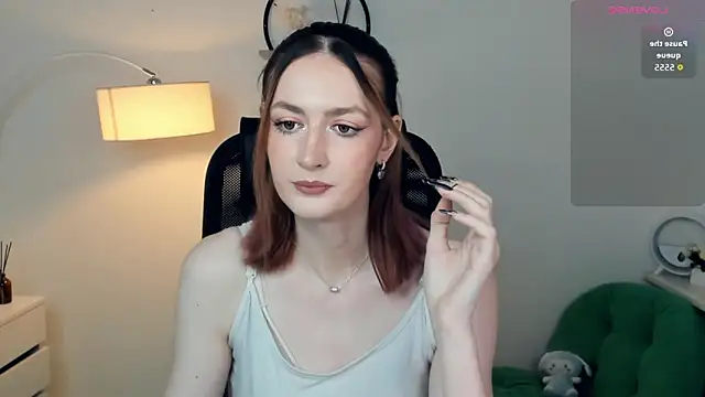 Snapshot of EasterBlink chatting on 11/20/25, 10:49 EasterBlink online show from 11/20/25, 10:49